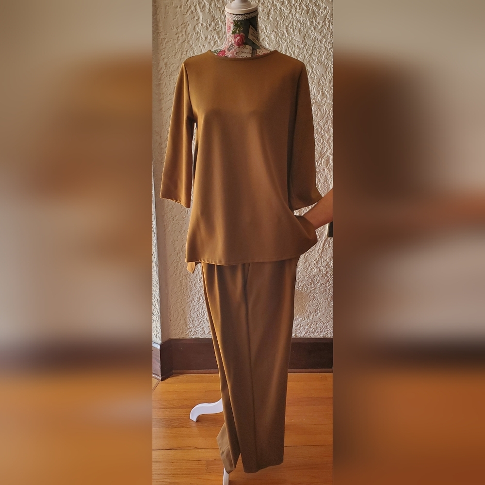 Eileen Fisher 2 Pc Set, Knit Top and Slacks In Beautiful Cocoa - Picture 8 of 8